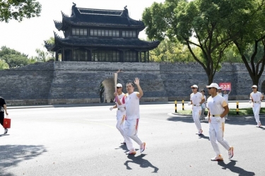 笑臉與熱情刷屏！這名火炬手是景興人！